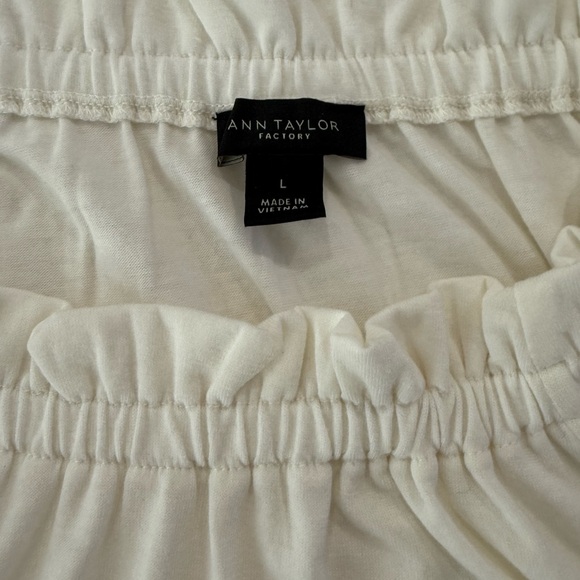 Ann Taylor Womens Large Ivory LS Ruffle Neckline Top Blouse Rayon Cotton L E56 - Picture 2 of 5
